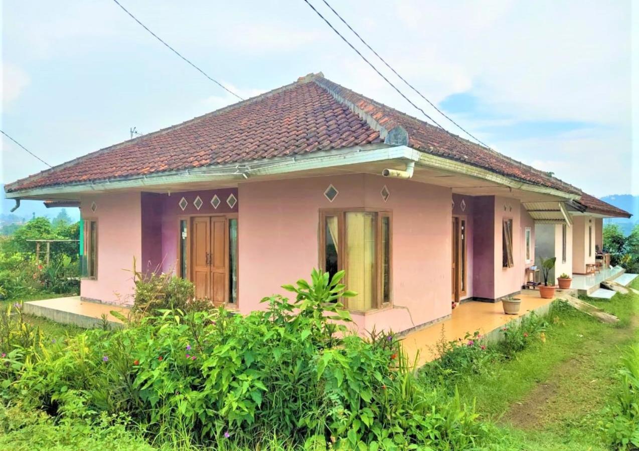 Villa Lembang Bunda Cikareumbi Exterior photo
